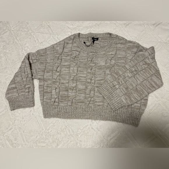 EXPRESS Chunky Cable Knit Crop Sweater size M - Picture 2 of 5